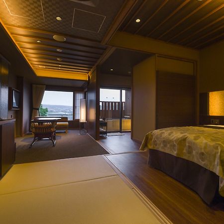 Fujisan Onsen Bessho Sasa Hotel Fujiyoshida Bagian luar foto