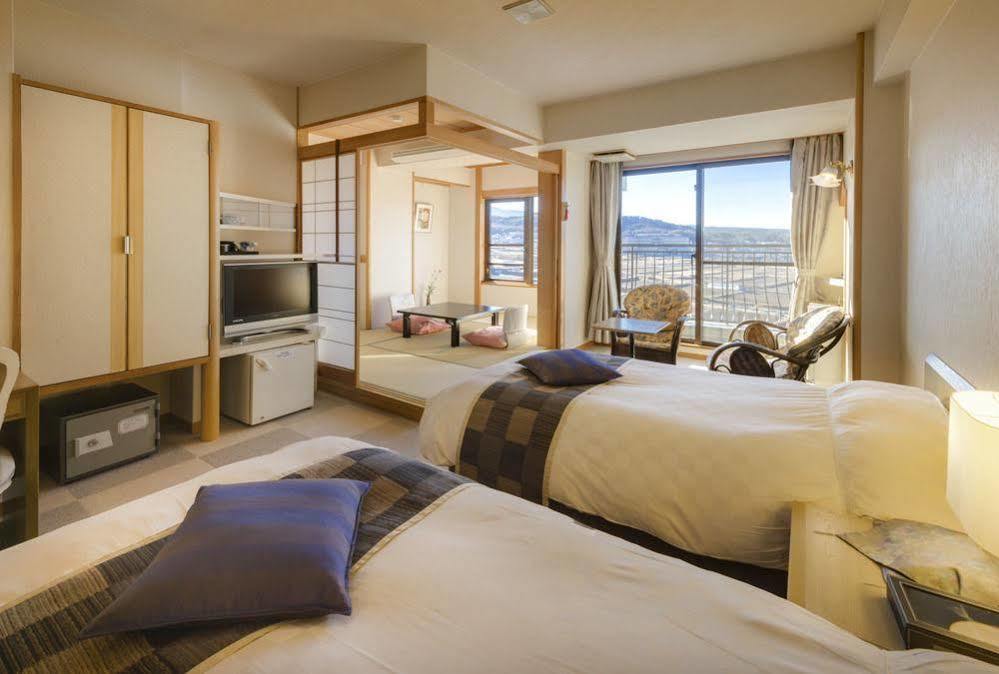 Fujisan Onsen Bessho Sasa Hotel Fujiyoshida Bagian luar foto