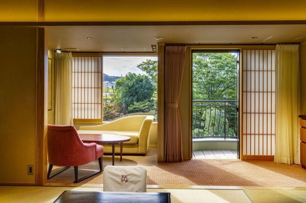 Fujisan Onsen Bessho Sasa Hotel Fujiyoshida Bagian luar foto