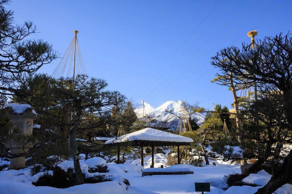 Fujisan Onsen Bessho Sasa Hotel Fujiyoshida Bagian luar foto