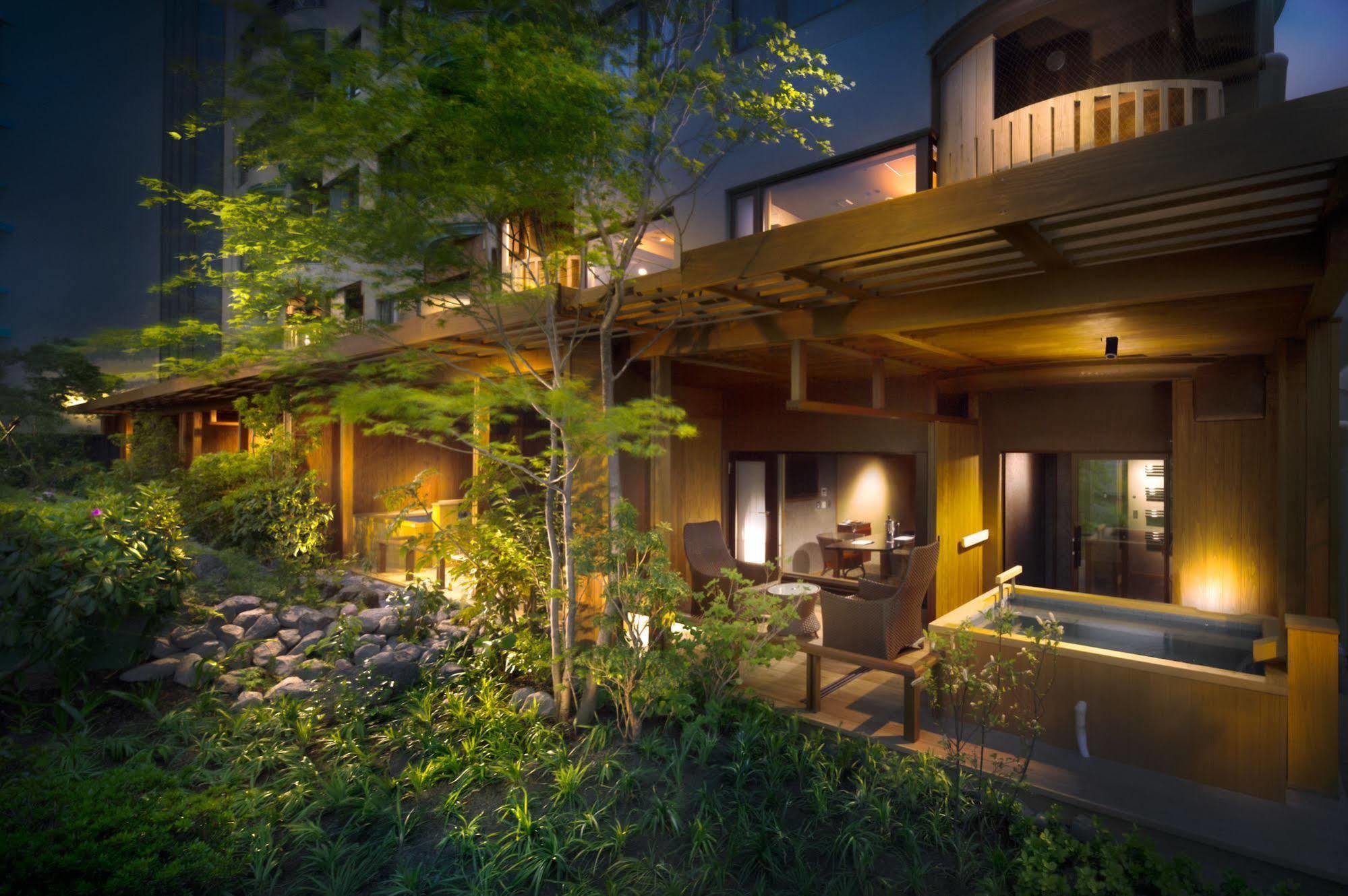 Fujisan Onsen Bessho Sasa Hotel Fujiyoshida Bagian luar foto