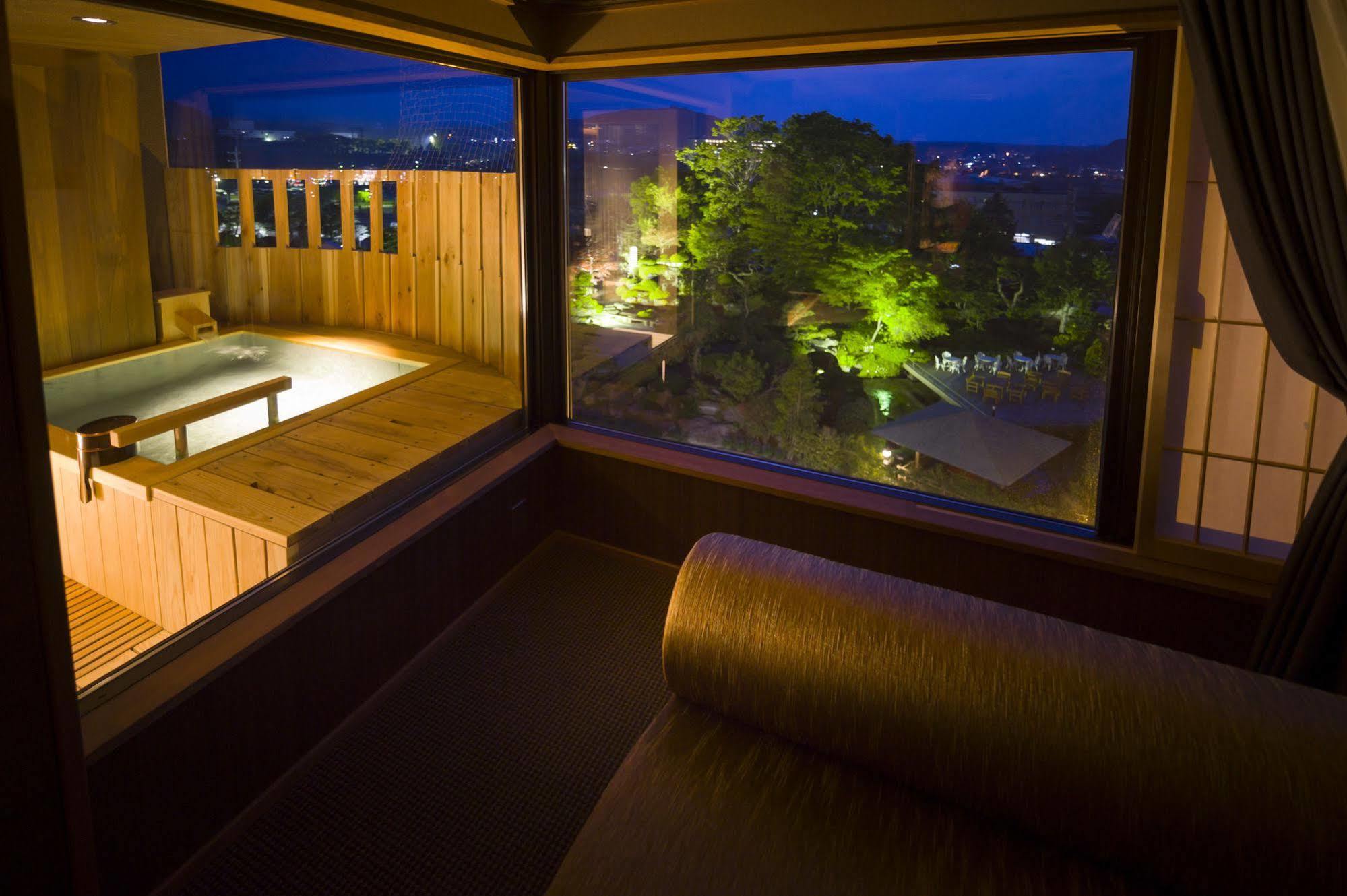 Fujisan Onsen Bessho Sasa Hotel Fujiyoshida Bagian luar foto