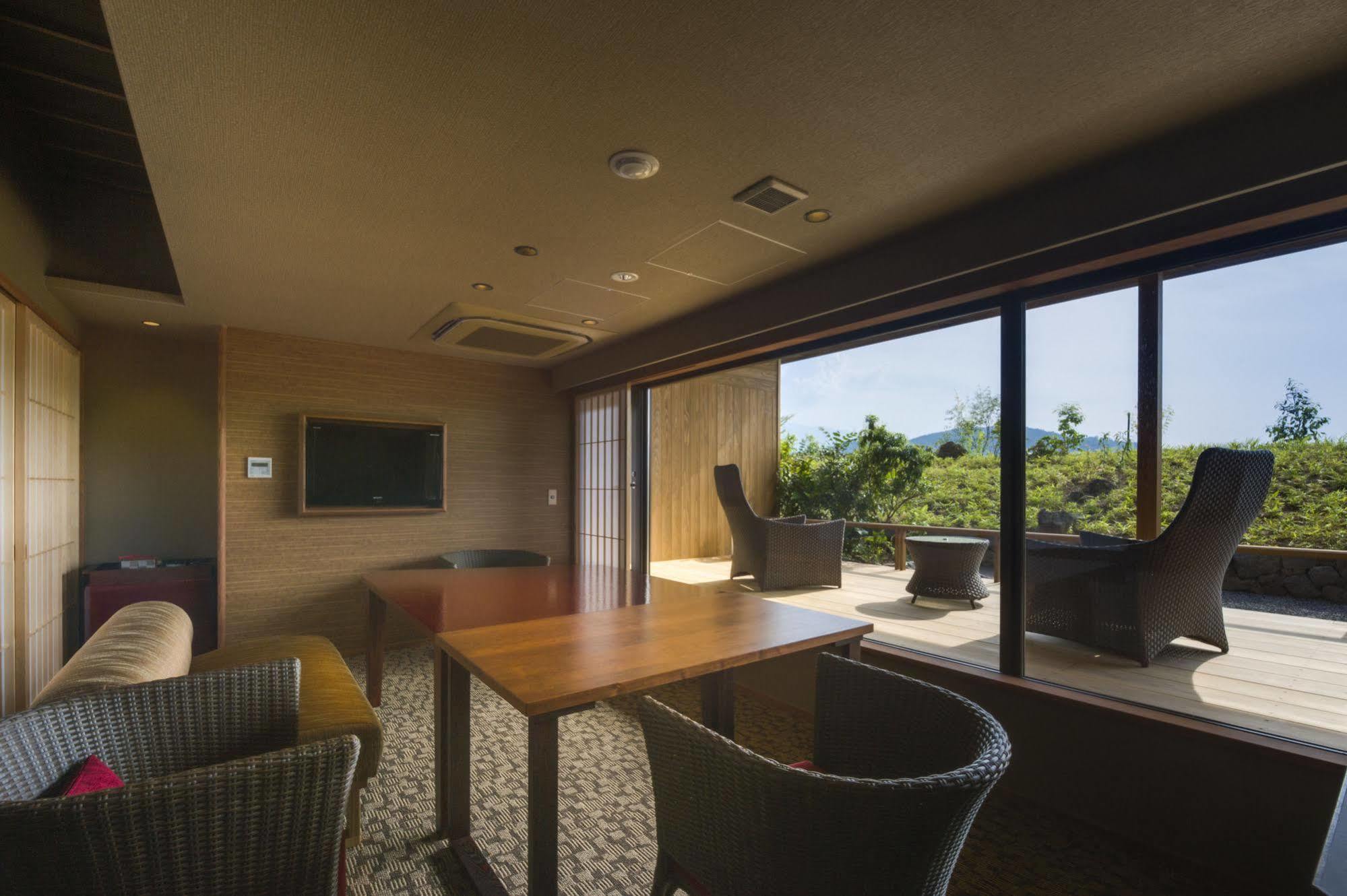 Fujisan Onsen Bessho Sasa Hotel Fujiyoshida Bagian luar foto