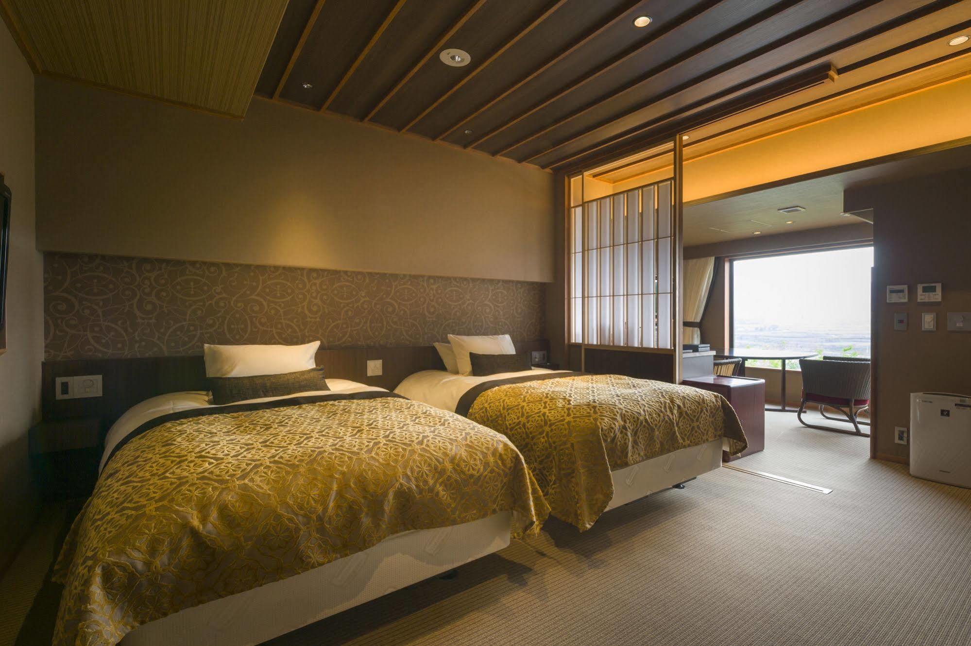 Fujisan Onsen Bessho Sasa Hotel Fujiyoshida Bagian luar foto