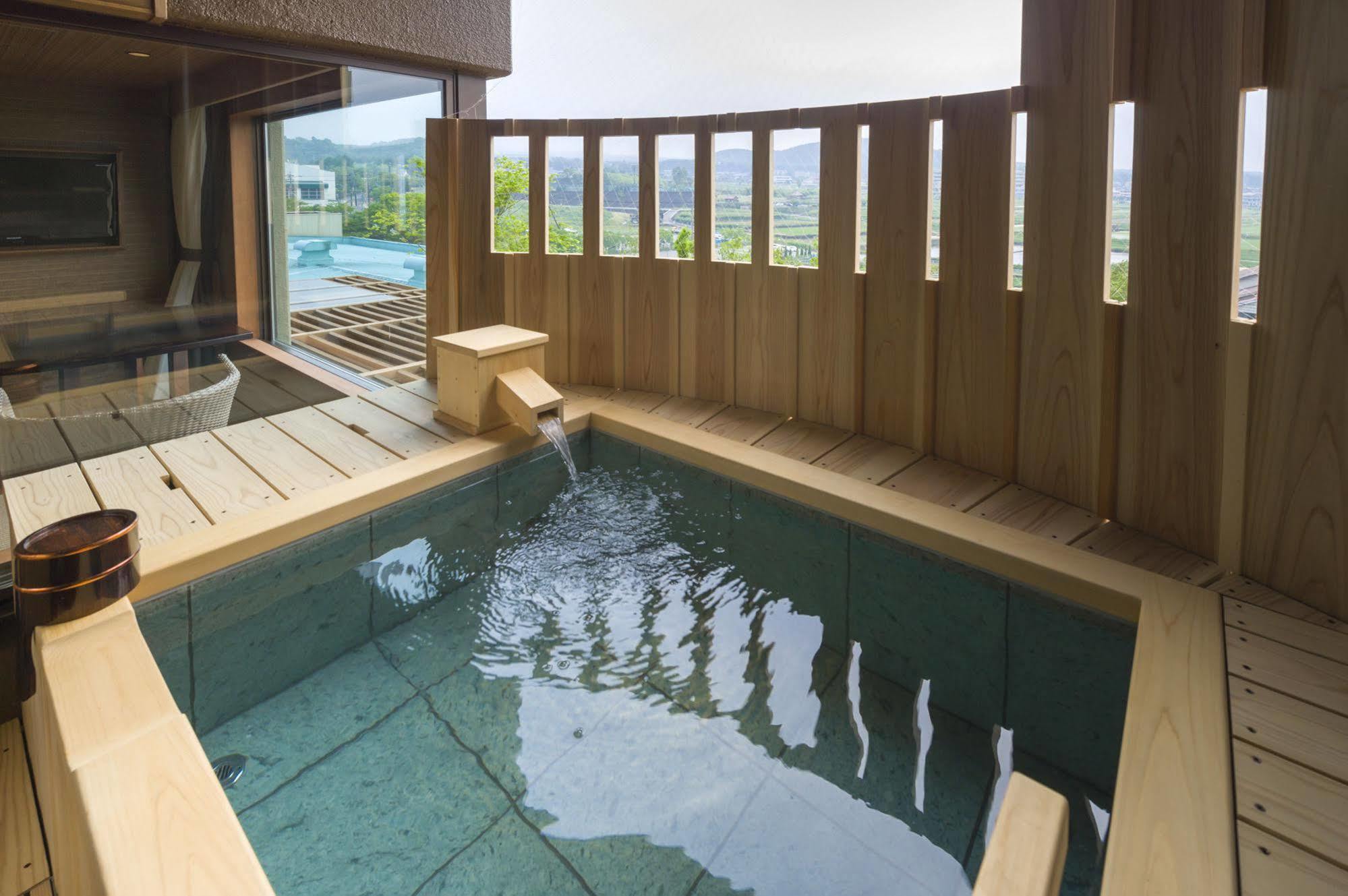 Fujisan Onsen Bessho Sasa Hotel Fujiyoshida Bagian luar foto