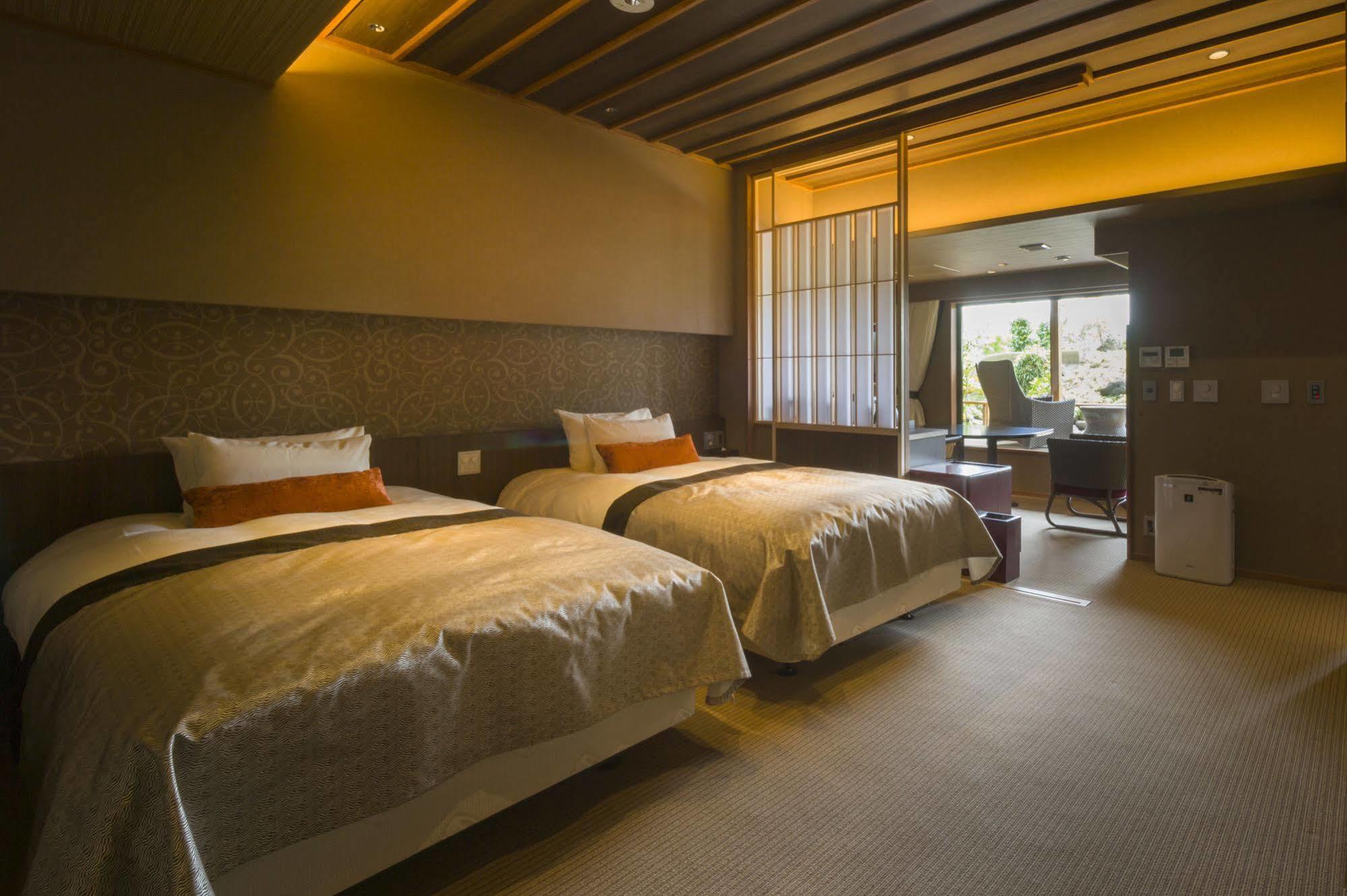 Fujisan Onsen Bessho Sasa Hotel Fujiyoshida Bagian luar foto