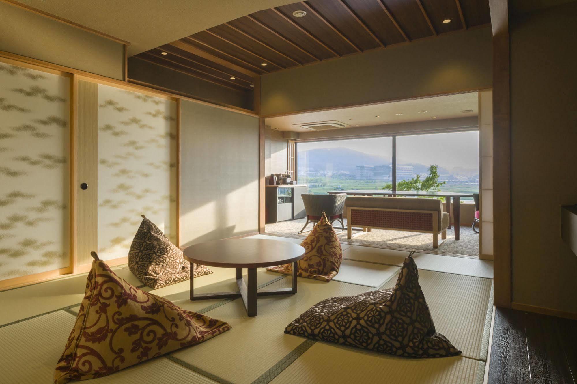 Fujisan Onsen Bessho Sasa Hotel Fujiyoshida Bagian luar foto