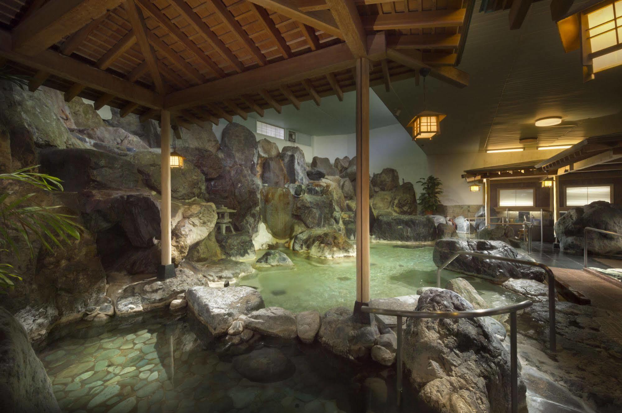 Fujisan Onsen Bessho Sasa Hotel Fujiyoshida Bagian luar foto