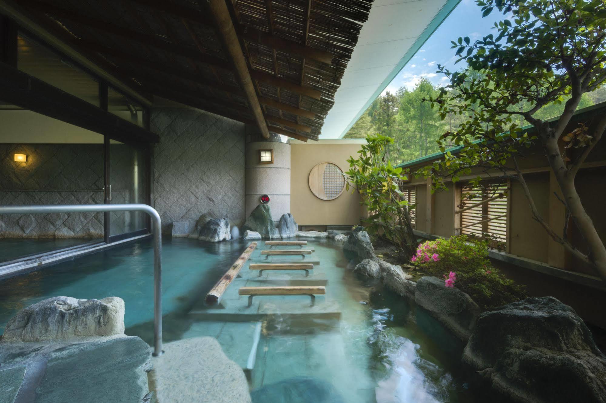 Fujisan Onsen Bessho Sasa Hotel Fujiyoshida Bagian luar foto