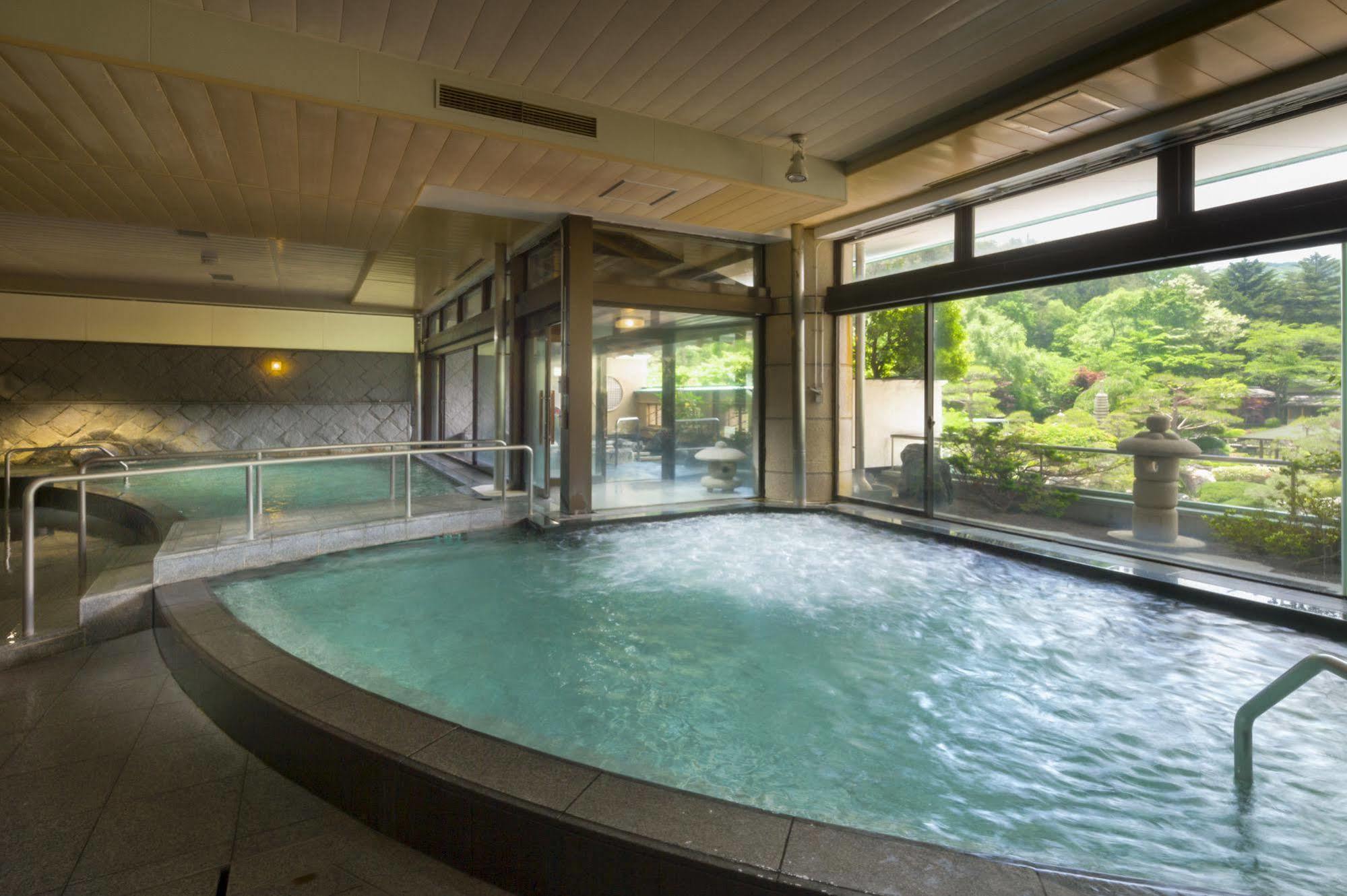 Fujisan Onsen Bessho Sasa Hotel Fujiyoshida Bagian luar foto